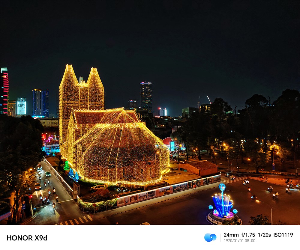 Nhà thờ đức bà được chụp bằng HONOR X9d