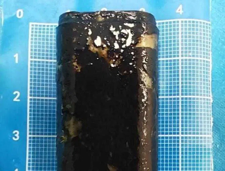 Chiếc bật lửa được lấy ra sau 30 năm.