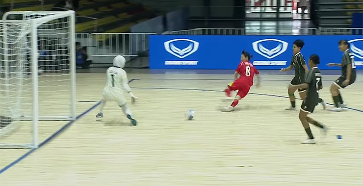 Thùy Trang tỏa sáng