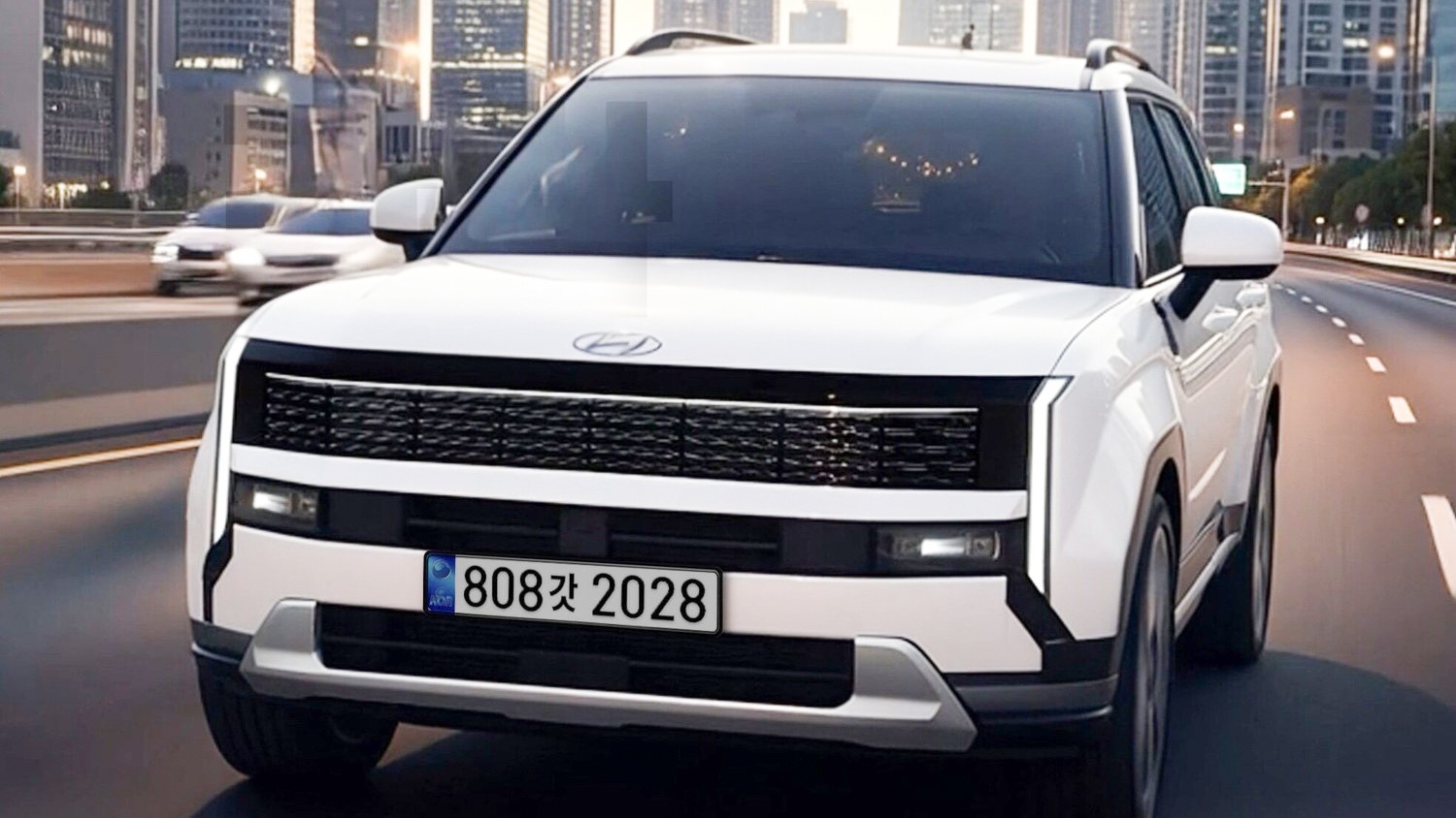 Hyundai Santa Fe facelift dự kiến sẽ chính thức ra mắt toàn cầu vào cuối năm sau.