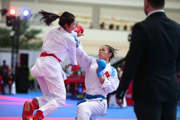 Nguyễn Thị Thu (đai xanh) sẽ chơi trận tranh HCĐ