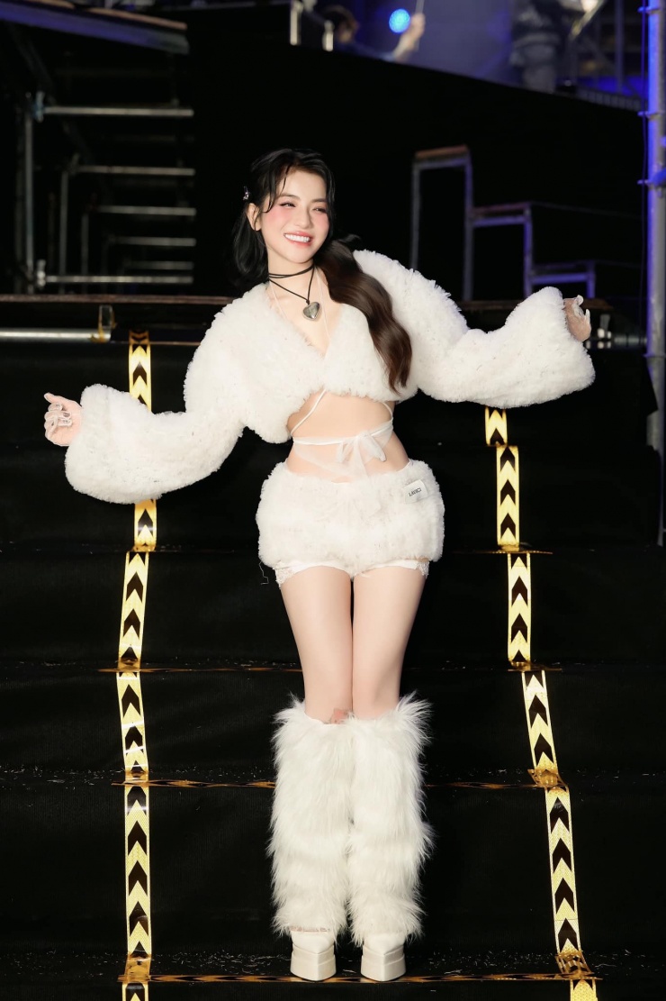 Phong cách của Bảo Yến Rosie trên sân khấu. Ảnh: FBNV