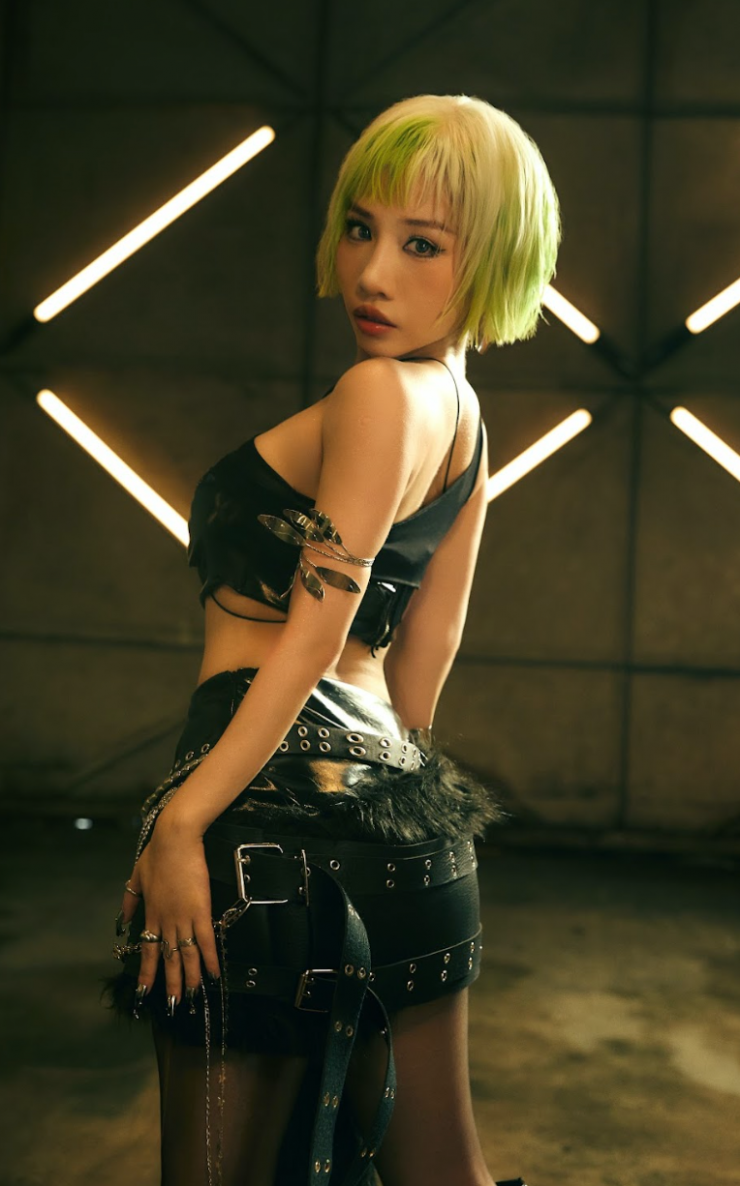 Chủ nhân hit "Thu cuối" biến hóa với nhiều tạo hình bắt mắt.