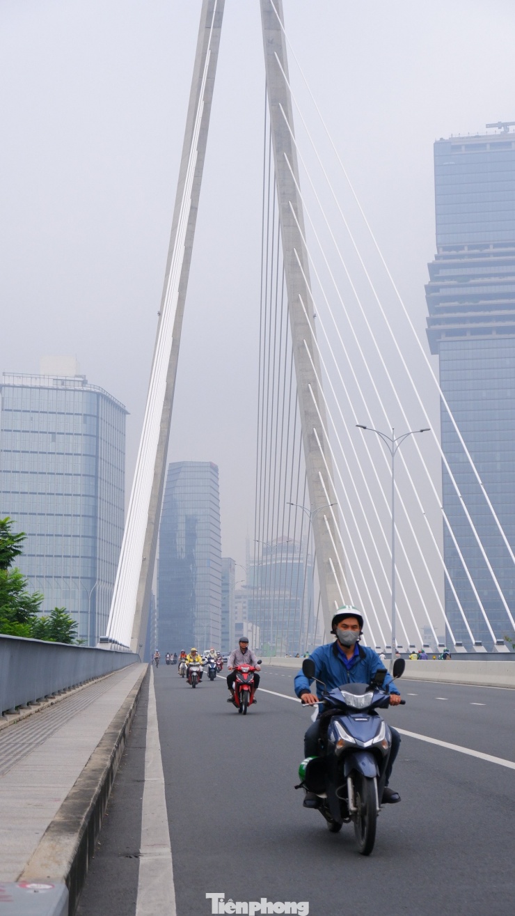 Sương mù tại khu vực cầu Ba Son.