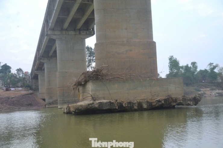 Ông Nguyễn Trọng Lợi - Phó Chủ tịch UBND xã Nghĩa Đồng, cho biết: “Ngay sau khi nhận phản ánh của người dân, chính quyền xã đã cử cán bộ kiểm tra thực tế. Sau khi kiểm tra, xã đã báo cáo sự việc lên Sở Xây dựng Nghệ An để đề xuất kiểm định tổng thể và có biện pháp xử lý kịp thời. Đây là tuyến giao thông quan trọng, lưu lượng phương tiện lớn nên rất cần được đánh giá mức độ an toàn”.