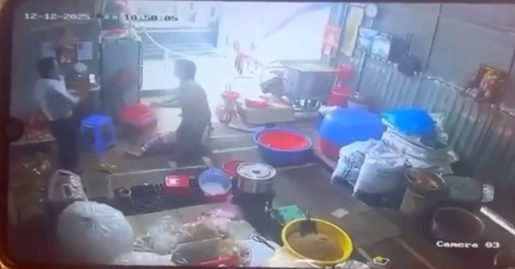 Camera ghi lại sự việc.