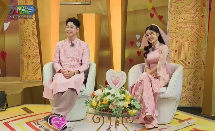 Cặp đôi từ ghét nhau đến yêu thương thắm thiết. Ảnh cắt từ clip 