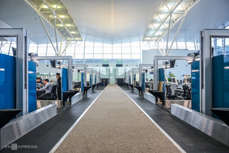 Máy soi 3D tự động soi chiếu hành lý tại Nội Bài. Video: Anh Phú