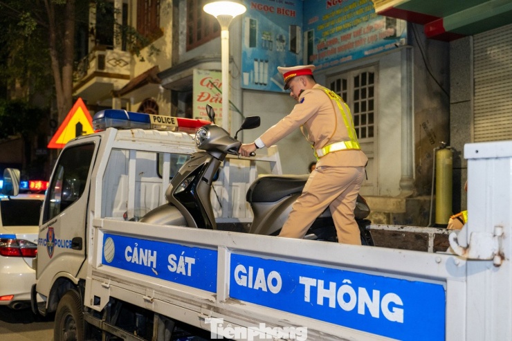 Cùng với đó, lực lượng Công an kiên quyết xử lý vi phạm pháp luật về giao thông “không có vùng cấm, không có ngoại lệ” theo đúng tinh thần chỉ đạo của Bộ Công an.