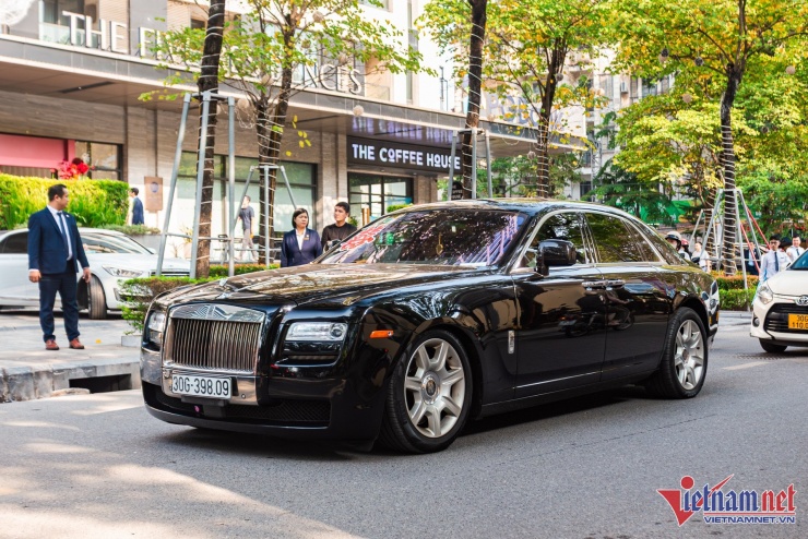 Dàn siêu xe trị giá 150 tỷ trong đám hỏi ái nữ doanh nhân nổi tiếng ngành ô tô - 4