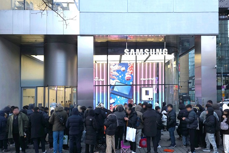 Galaxy Z TriFold đã bắt đầu mở bán tại Hàn Quốc vào ngày 12/12.