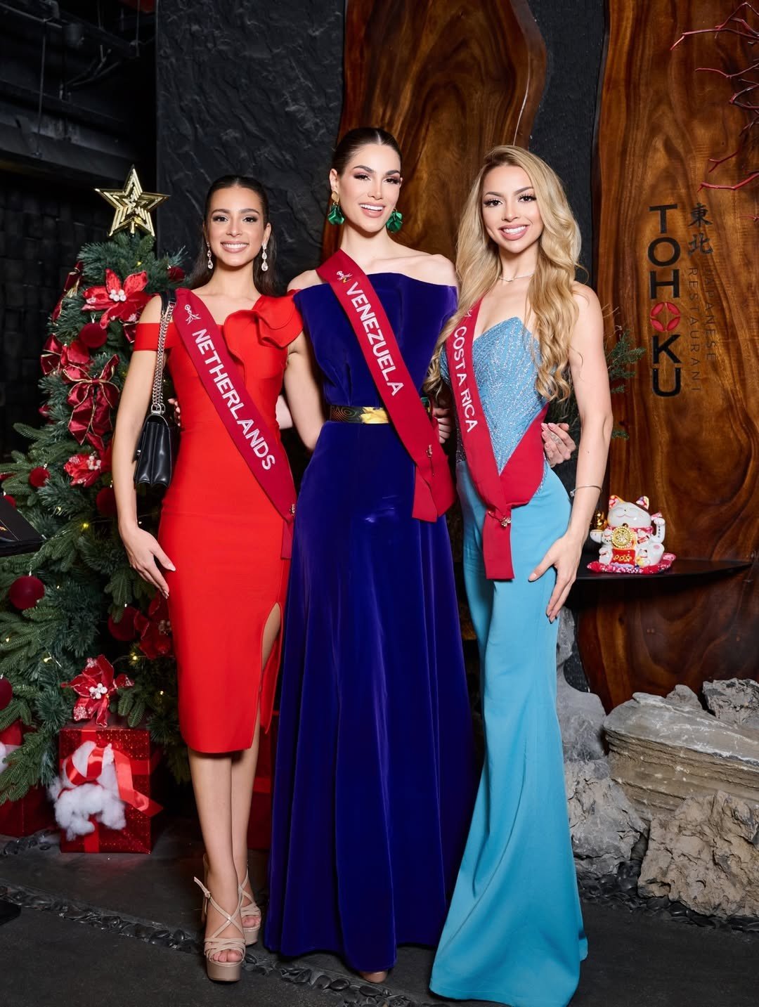 Anna đã bỏ lỡ lễ trao sash của cuộc thi Miss Charm 2025. Dù đến trễ nhưng người đẹp thể hiện năng lượng tích cực trong tất cả hoạt động. Ngay trước bán kết, Anna bị sốt nhưng cô vẫn tham gia đầy đủ các buổi tập dượt.