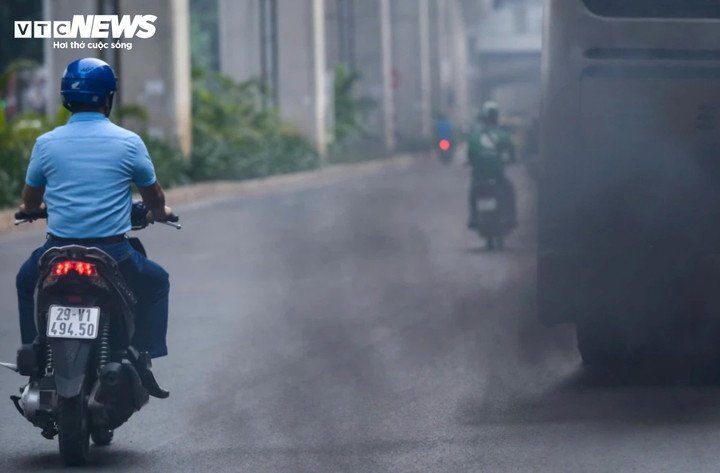 Hoạt động giao thông là một trong 5 nguồn phát thải gây ô nhiễm không khí.