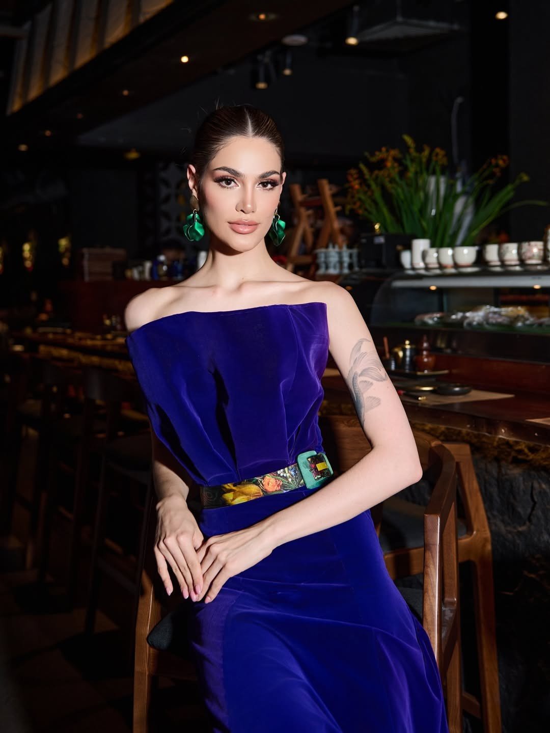 Anna đã bỏ lỡ lễ trao sash của cuộc thi Miss Charm 2025. Dù đến trễ nhưng người đẹp thể hiện năng lượng tích cực trong tất cả hoạt động. Ngay trước bán kết, Anna bị sốt nhưng cô vẫn tham gia đầy đủ các buổi tập dượt.