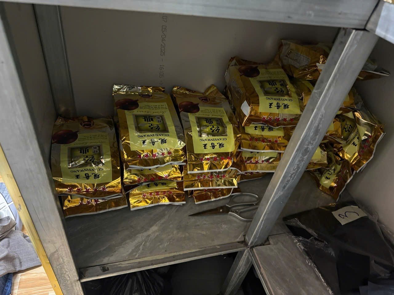 Tang vật, vũ khí thu được từ vụ án.