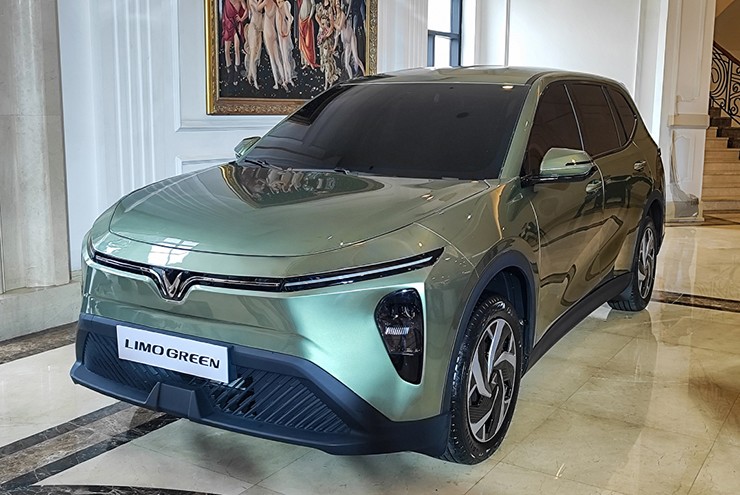 VinFast Limo Green gây khó cho Mitsubishi Xpander.