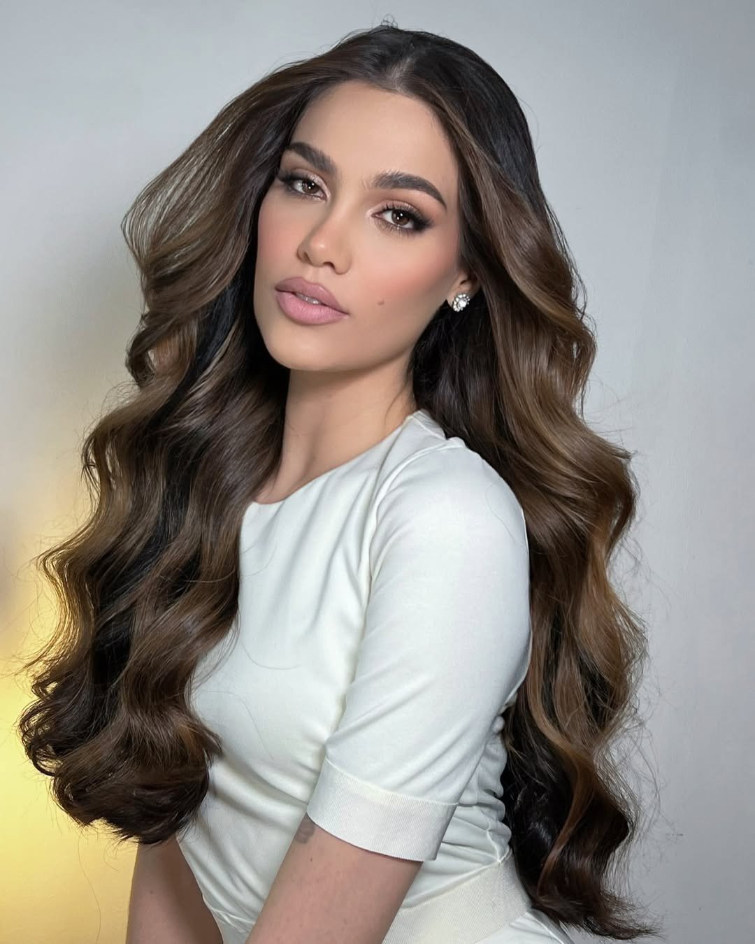 Anna được đánh giá là cô gái hướng ngoại, năng động trong các hoạt động.