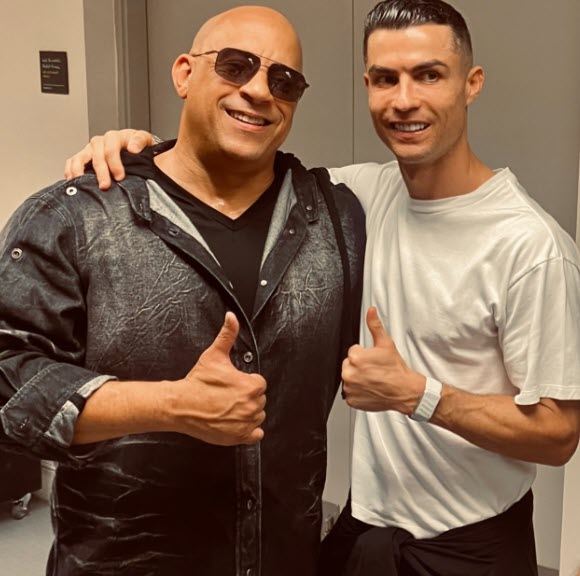 Vin Diesel chụp ảnh với Ronaldo