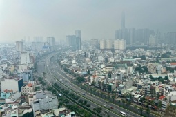 Bầu trời TPHCM đục ngầu, nồng độ bụi mịn vượt ngưỡng nhiều lần