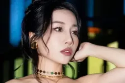 Cuộc gọi sau 10 năm khiến nữ ca sĩ suýt khóc