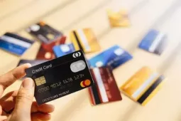 Cảnh báo rủi ro 'bẫy nợ’ vay thẻ tín dụng