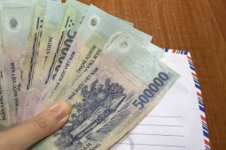 Thông gia Việt kiều bay về dự đám tang, gửi phong bì khiến gia đình náo loạn