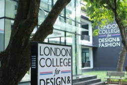 Trường xin lỗi vì bằng đại học không được công nhận ở Việt Nam