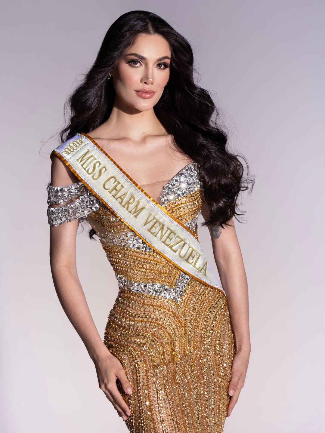 Ở phần ứng xử, Anna Blanco nhận được câu hỏi quan điểm của cô về sự thành công, nơi nhiều người định nghĩa chúng bằng danh tiếng và tiền bạc. Cô chia sẻ danh tiếng và tiền bạc không phải là tất cả. Theo người đẹp, sự thịnh vượng không đến từ của cải vật chất mà đến từ sự giàu có về mặt tinh thần.