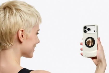 Ốp lưng iPhone 17 Pro tích hợp màn hình phụ độc đáo ở mặt sau