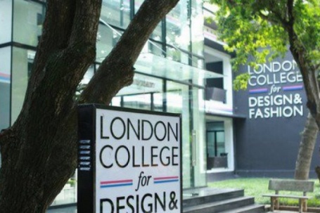 Trường xin lỗi vì bằng đại học không được công nhận ở Việt Nam