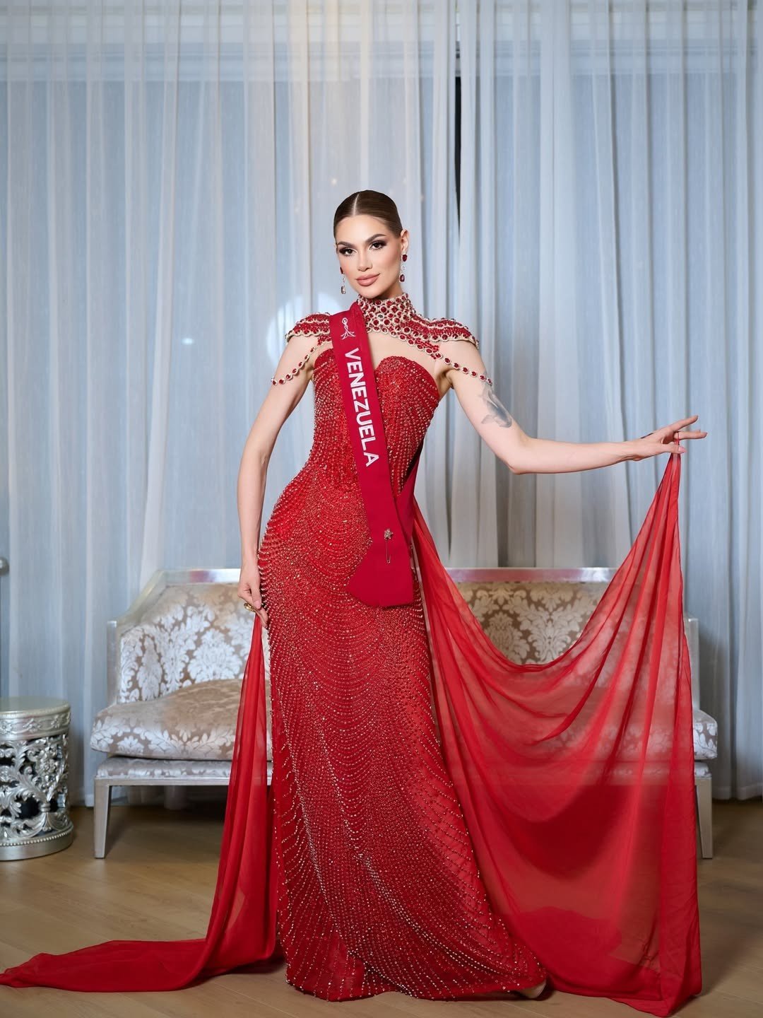 Anna là ca sĩ, nhạc sĩ, MC truyền hình và người mẫu. Cô từng theo học biểu diễn âm nhạc tại Holland College (Canada) và Học viện Âm nhạc Hiện đại Anh - Ireland.