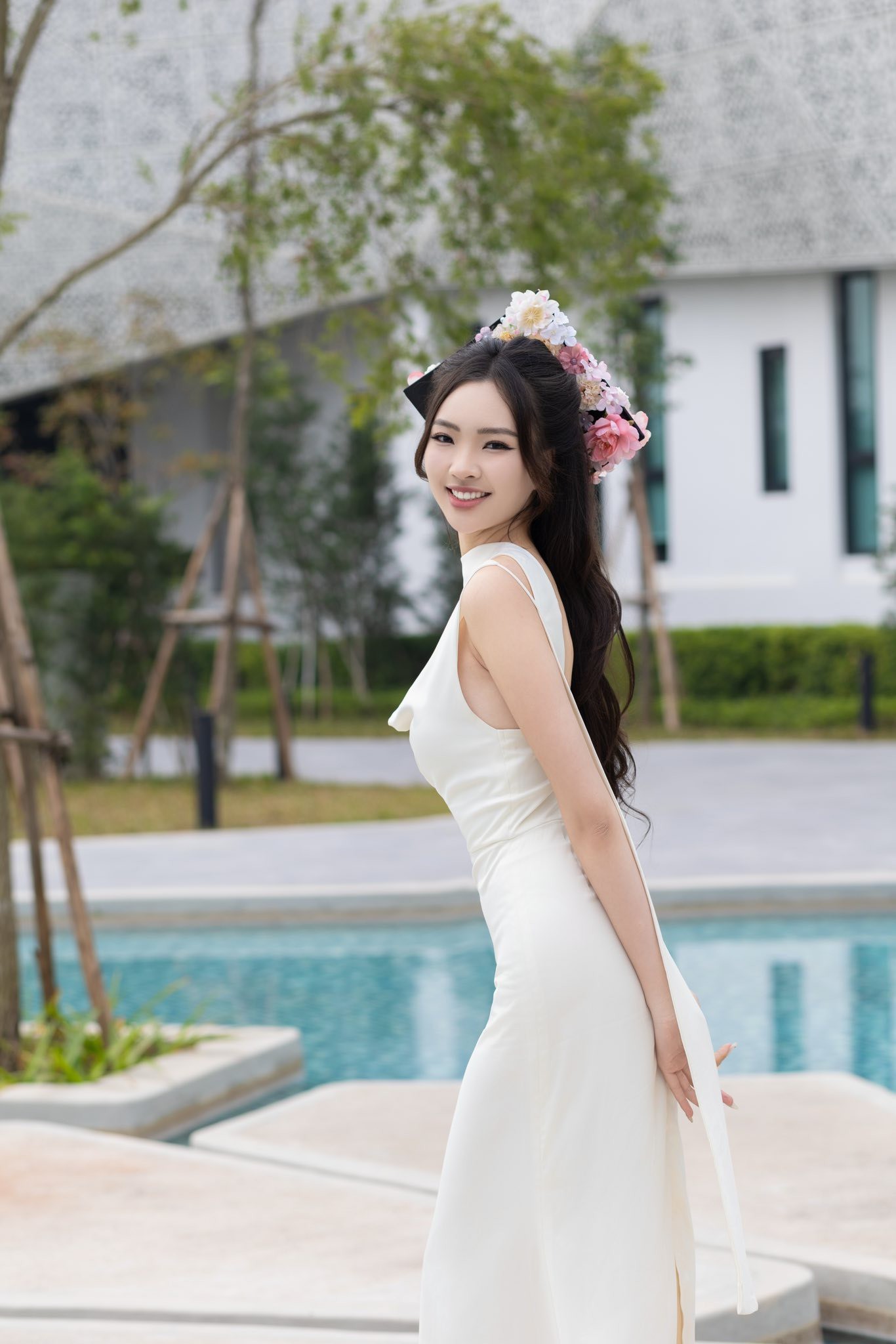 "Với tôi, Miss World Vietnam là cơ hội để biến khát vọng cống hiến thành hiện thực – nơi vẻ đẹp được định nghĩa bằng lòng dũng cảm và sự tử tế", Hồng Duyên bày tỏ.