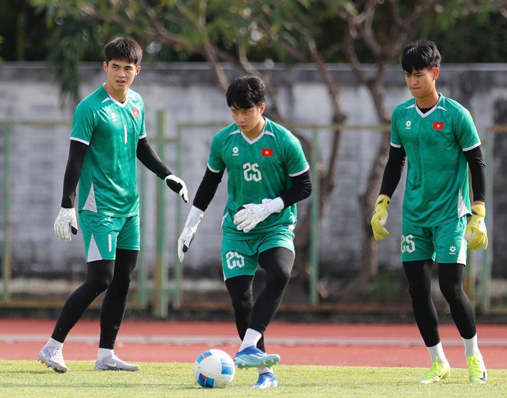 U22 Việt Nam đổi sân tập xa hơn, thầy Kim kích hoạt chế độ tập trung cao độ cho bán kết - 7