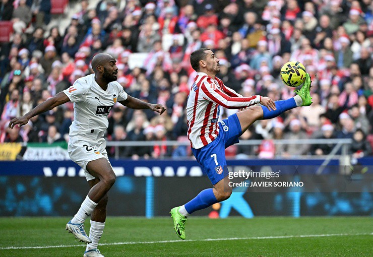 Griezmann ghi bàn quyết định cho Atletico Madrid sau pha xử lý đẳng cấp