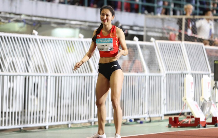 "Đoá hồng" điền kinh Cẩm Tú bật khóc, phá kỷ lục quốc gia 15 năm ở SEA Games - 1