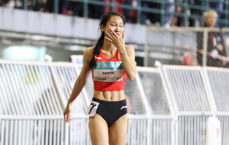 Cẩm Tú bật khóc khi biết mình có được kết quả vượt kỳ vọng 