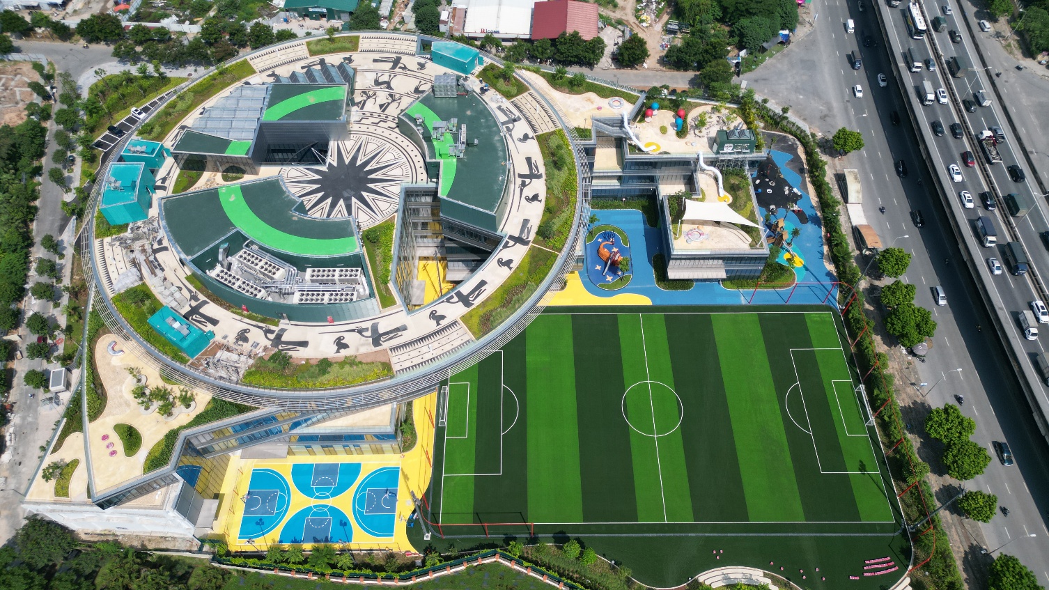 Toàn cảnh Dwight School Hanoi từ trên cao