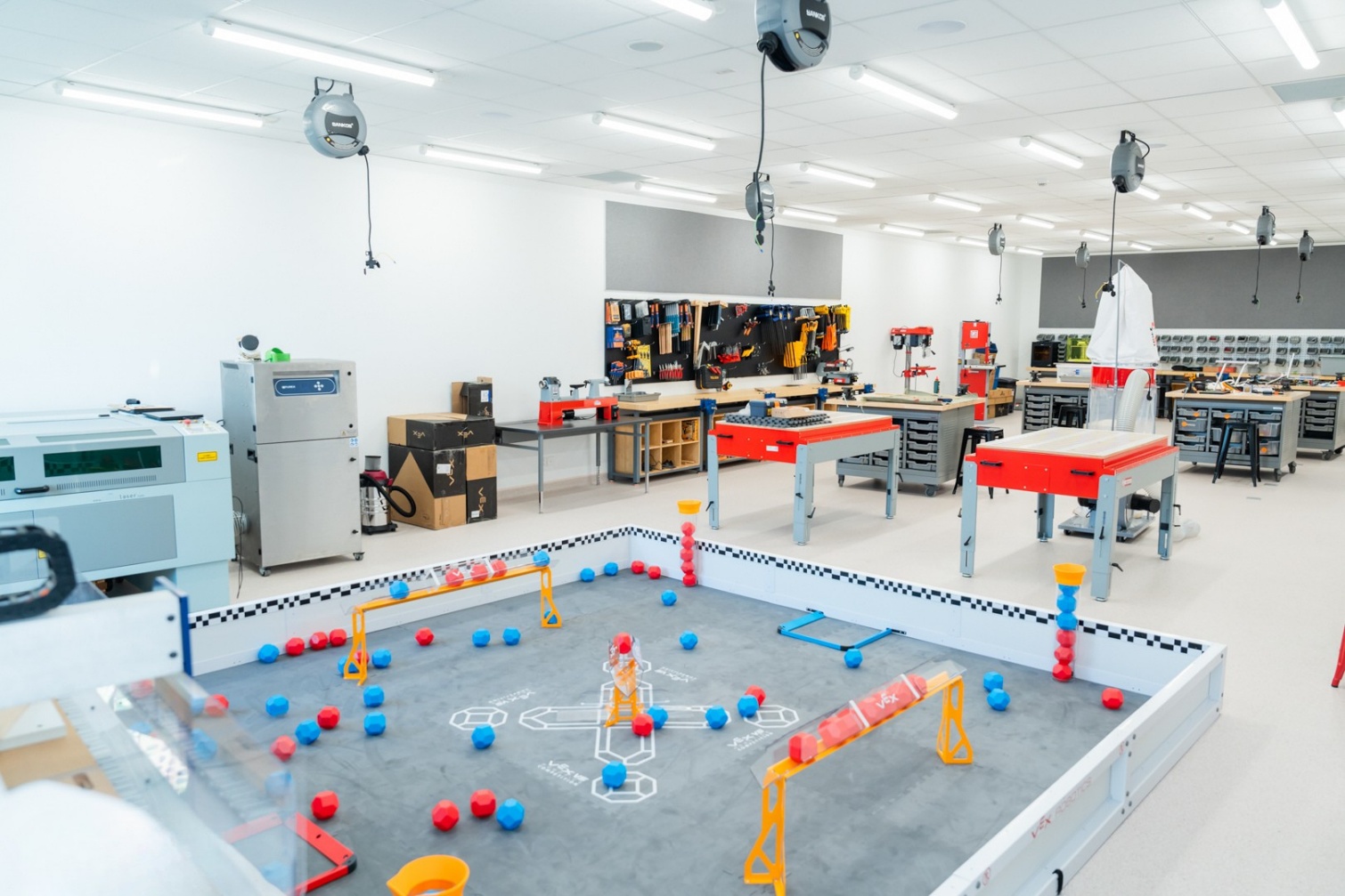 Phòng sáng chế Spark Lab của trường