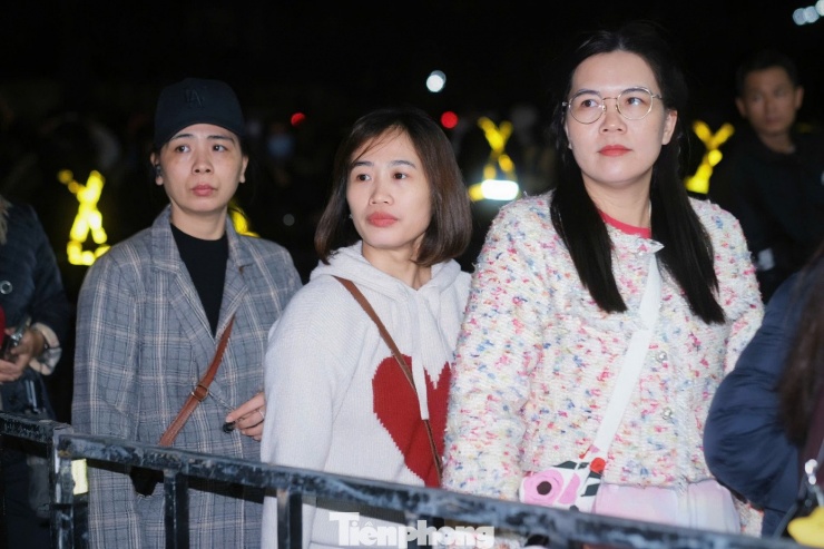 Càng sát giờ diễn, khung cảnh tại sân vận động Mỹ Đình càng tấp nập.