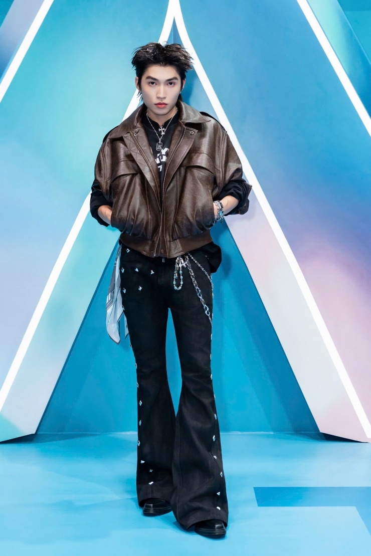 Cody Nam Võ gây chú ý tại thảm xanh với phong cách Y2K. Cựu thành viên Uni5 có nhiều tài lẻ, nhất là khả năng vũ đạo nhưng thiếu may mắn và bị loại sớm. Dù không góp mặt trong cuộc đua Best Five, anh vẫn được khán giả nhớ tới nhờ tài năng.