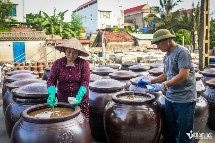 Người dân Ninh Bình tất bật làm nước mắm phục vụ thị trường Tết - 5