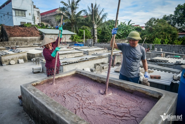 Người dân Ninh Bình tất bật làm nước mắm phục vụ thị trường Tết - 7