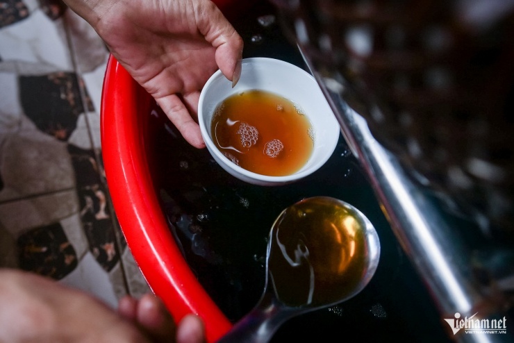 Người dân Ninh Bình tất bật làm nước mắm phục vụ thị trường Tết - 6