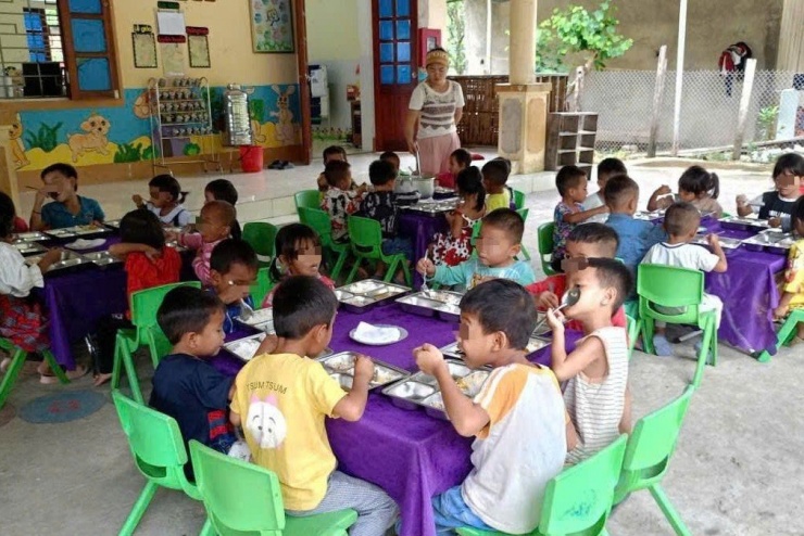 Học sinh miền núi Nghệ An.