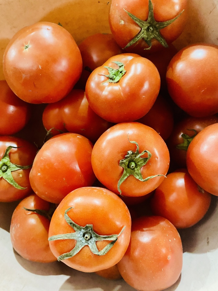 Nhiều tiểu thương cho biết, có những loại rau, củ, quả vẫn tiếp tục tăng giá do nguồn cung thiếu hụt.