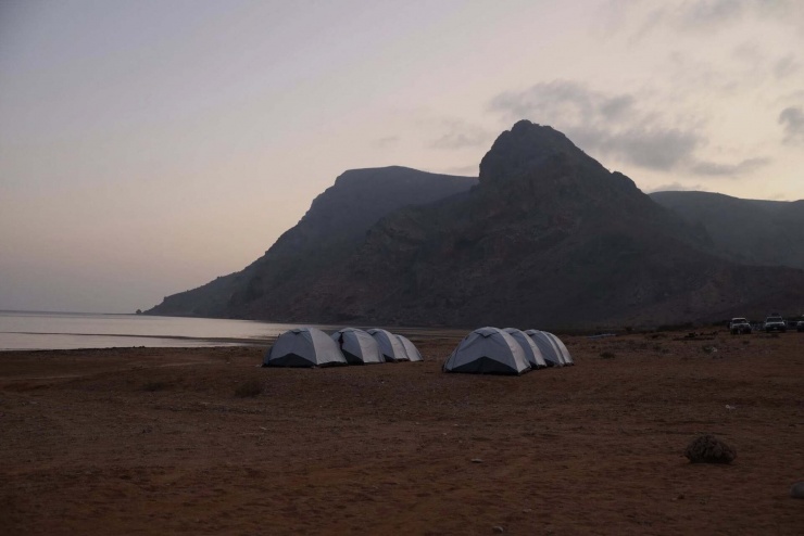 Du khách ngủ trong những chiếc lều cá nhân