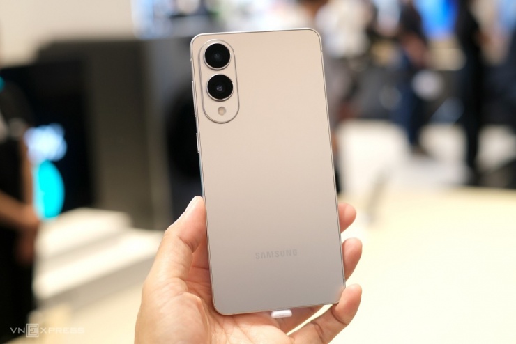 Samsung Galaxy S25 Edge (từ 33,5 triệu đồng)