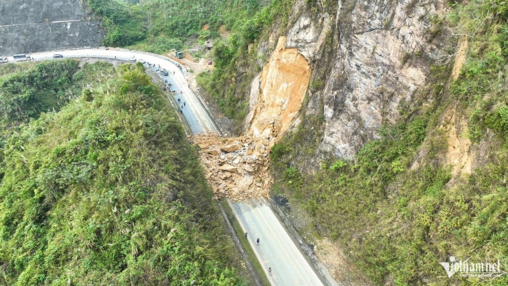 Hiện trường vụ sạt lở. Ảnh: Mạnh Hùng