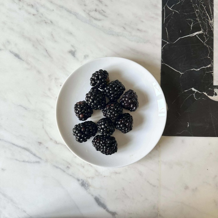 Bên cạnh đó, Linh Rin còn có chế độ ăn khoa học hợp lý và nhiều dinh dưỡng giúp làn da thêm khỏe khoắn, căng mịn.