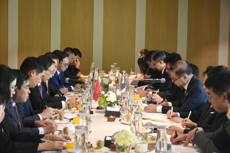 Bộ trưởng Ngoại giao Lê Hoài Trung và Bộ trưởng Ngoại giao Thái Lan Sihasak Phuangketkeow. Ảnh: BNG